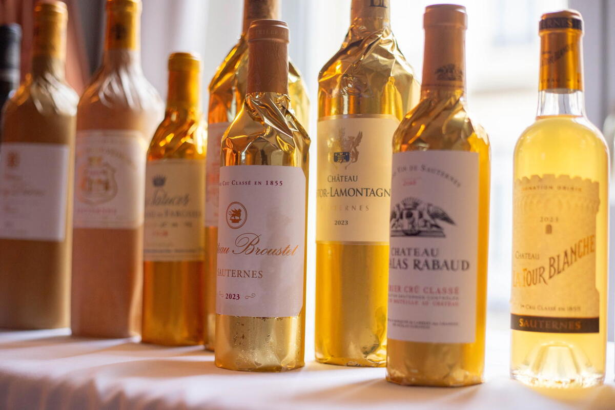 Rượu vang trắng và vang ngọt Bờ Trái Bordeaux 