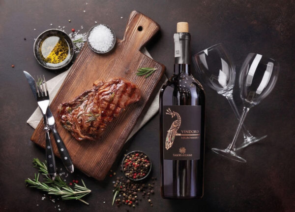 rượu vang con công