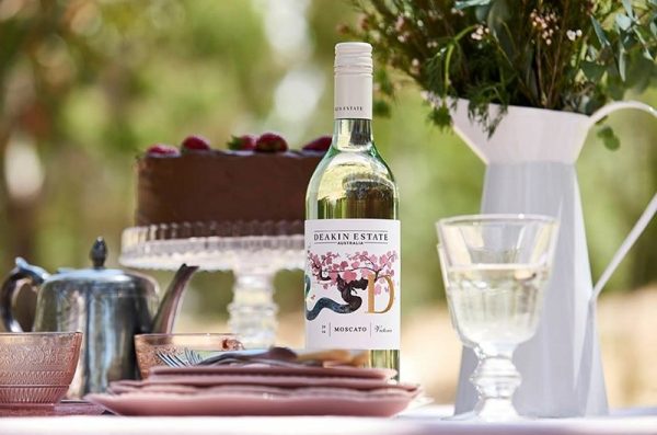 Vang trắng Deakin Estate Moscato