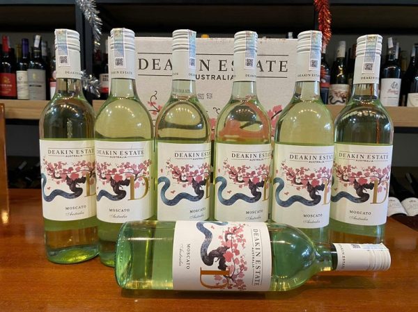 van Deakin Estate Moscato