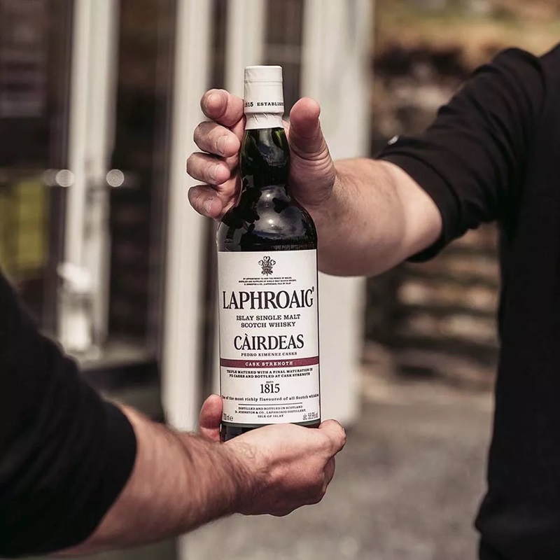 Rượu Whisky khói Laphroaig