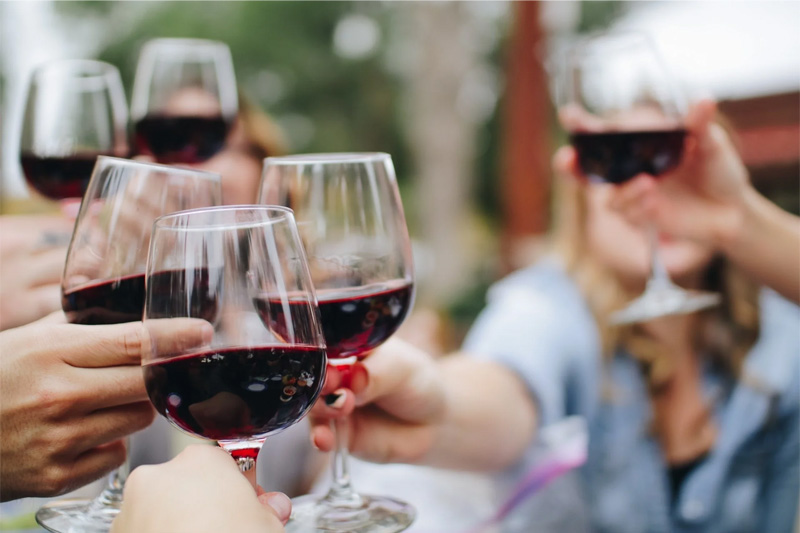 Sự khác nhau giữa rượu vang đỏ và rượu vang trắng