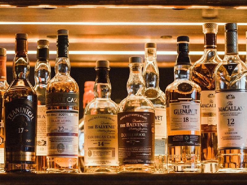các loại rượu trong bar