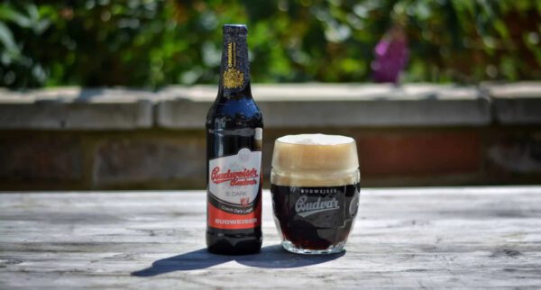 2-budweiser-budvar-original-den-chai-330ml Bia Budweiser Budvar Original Đen