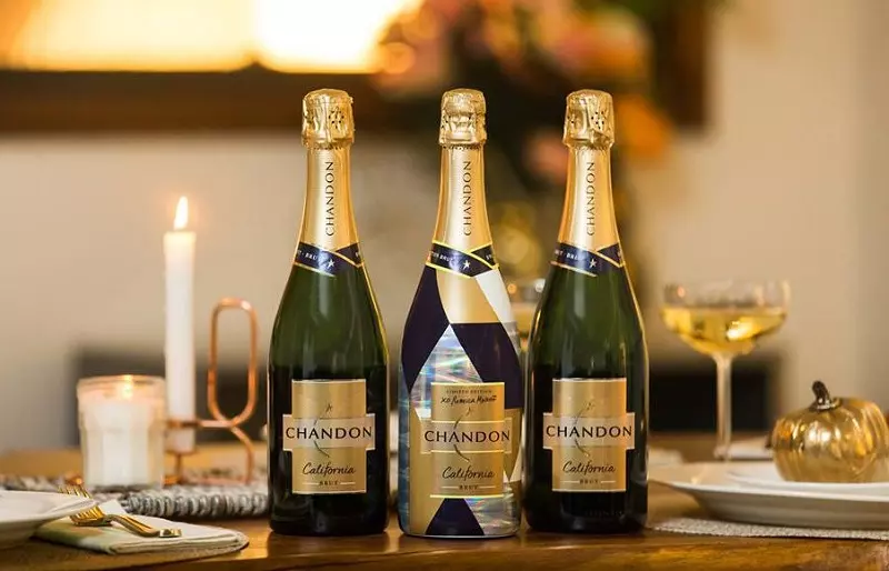 Rượu champagne khai tiệc sự kiện công ty