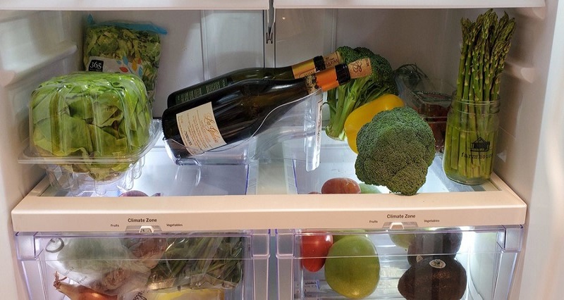 rượu vang bỏ tủ lạnh được không