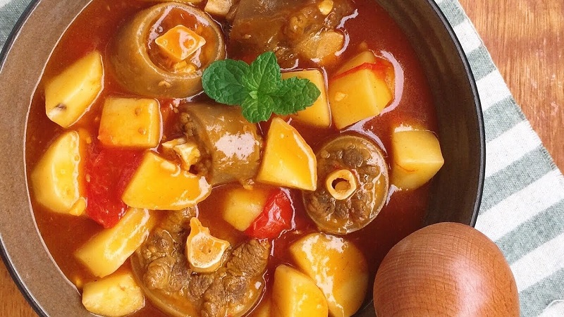 Thành phẩm đuôi bò hầm rượu vang