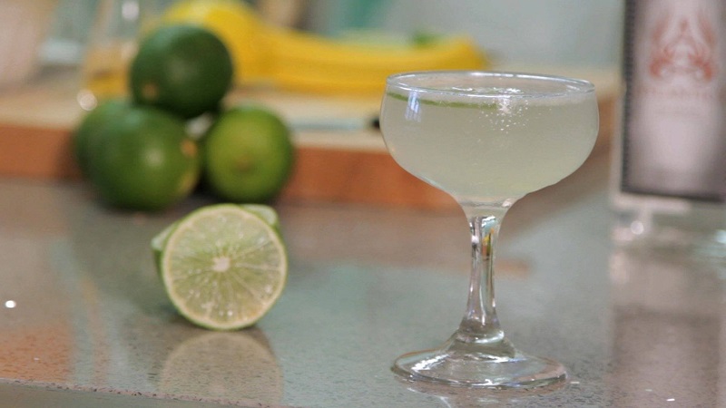 Daiquiri cocktail và chanh