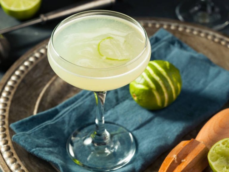 Gimlet cocktail