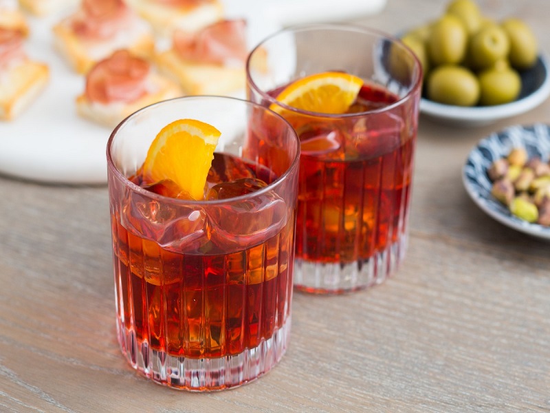 2 ly Negroni cocktail