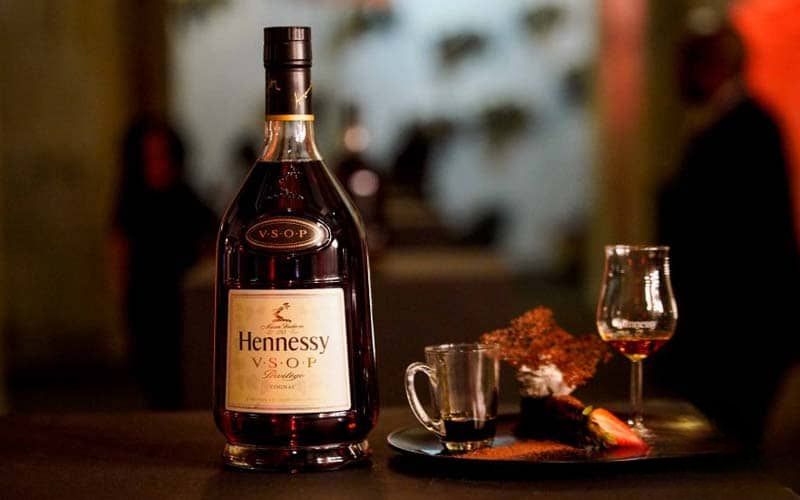 Hennessy Cognac thuộc các loại rượu tây nổi tiếng