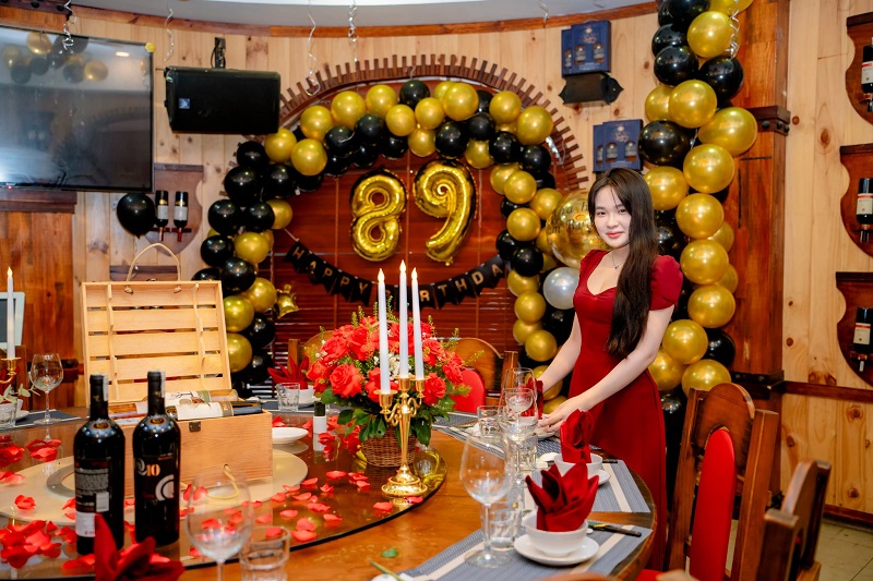Nhà hàng hầm rượu 89
