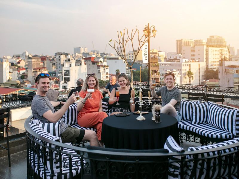 khung cảnh tại Cloud Sky Bar Hanoi cocktail bar hà nội