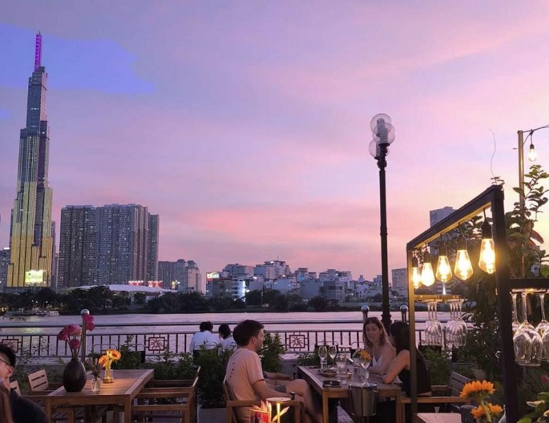 View đẹp của quán rượu vang J'De Wine & More