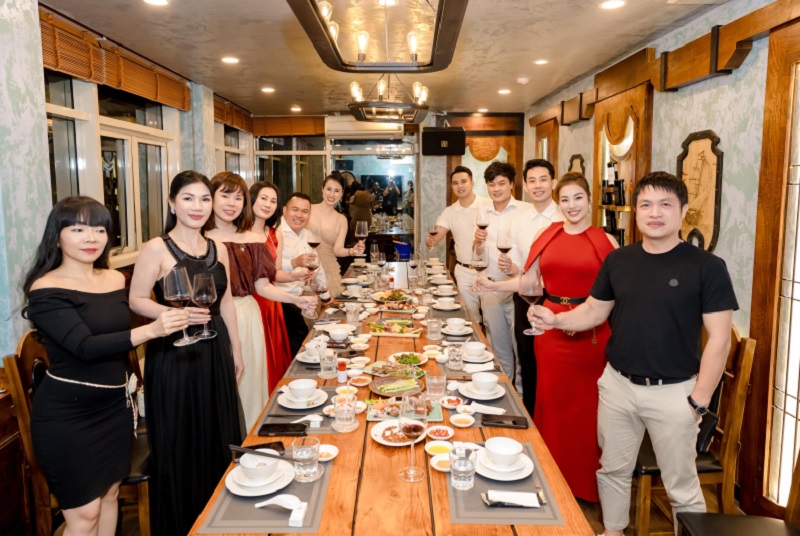 Nhà Hàng Hầm rượu Cửu Lạc