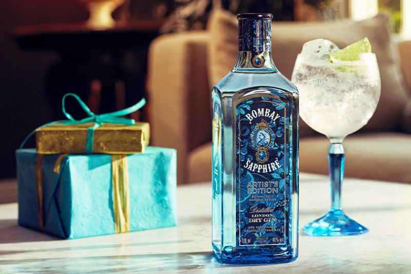 rượu màu xanh ngọc bích Bombay Sapphire