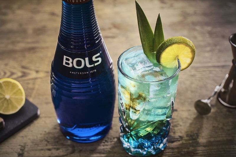 rượu màu xanh Bols Blue Curacao 