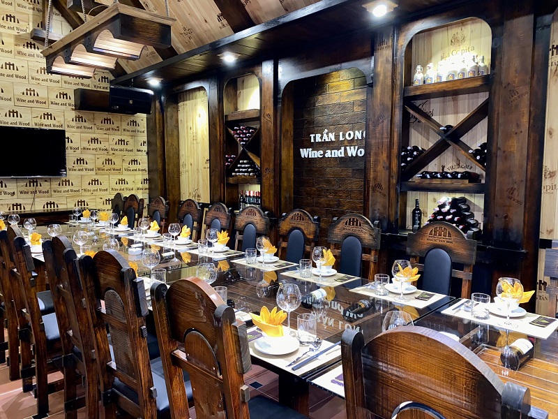 Không gian Nhà Hàng Hầm Rượu Trần Long