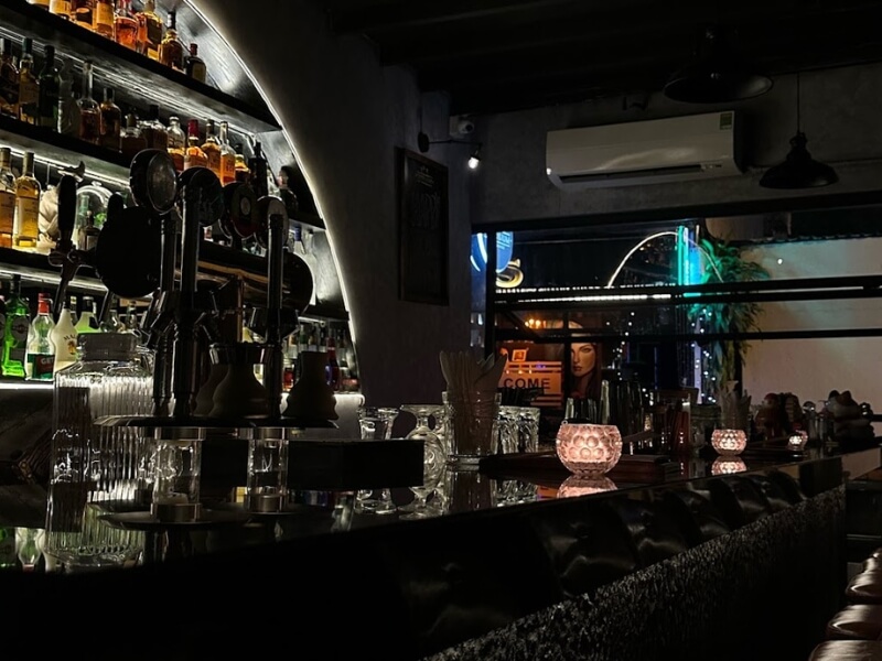 Sự lãng mạn của Symposium cocktail bar