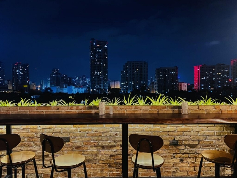 The Laputa - Sky Pub & Chill