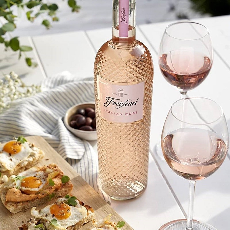 các loại rượu vang phổ biến ở việt nam có Freixenet Italian Rose