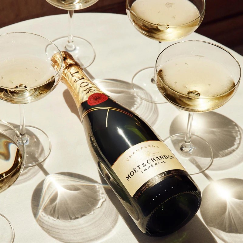 Champagne Moet & Chandon Imperial có trong các loại rượu vang phổ biến ở việt nam