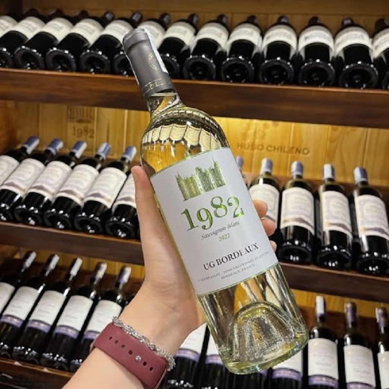 1982 UG Bordeaux Sauvignon Blanc nằm trong các loại vang phổ biến ở việt nam