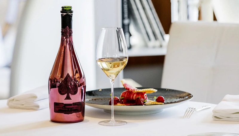 rượu vang giá 5 triệu Champagne Armand De Brignac Rose