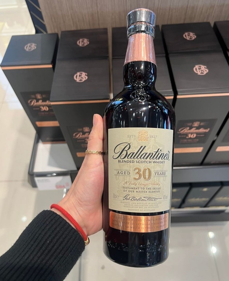 rượu biếu Sếp Ballantines 30 