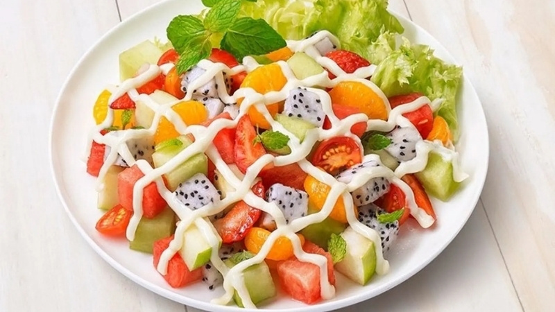 giáng sinh ăn Salad rau củ trộn sốt Mayonnaise