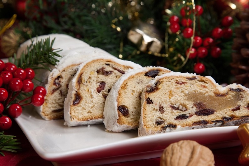 Noel ăn Bánh Stollen