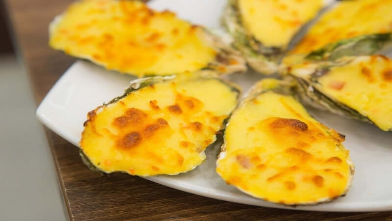 noel ăn hàu nướng phô mai