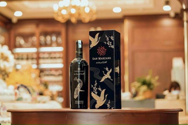 Vang con công bán chạy