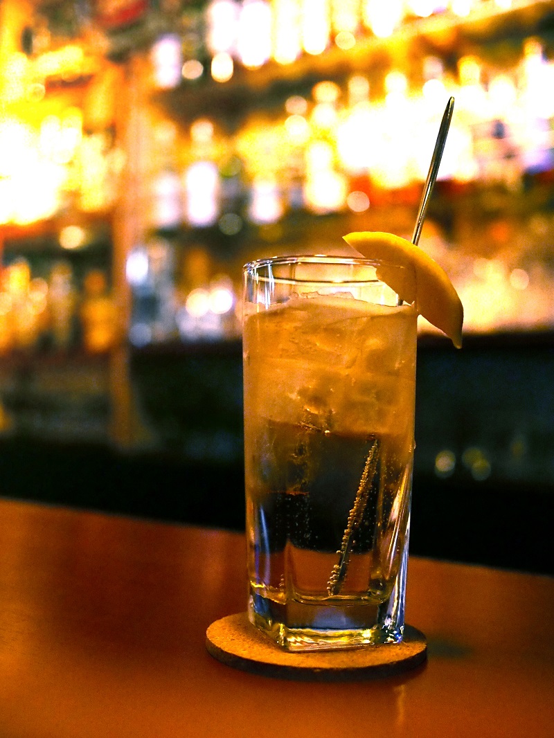 Chọn whisky và soda để pha chế