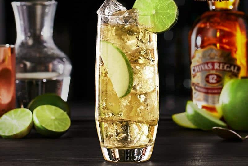 Pha chế Cocktail Collins từ whisky soda coca