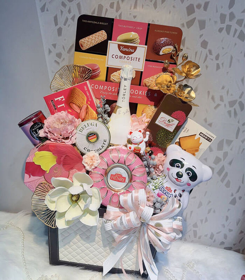 Giỏ quà Tết màu hồng vang sủi