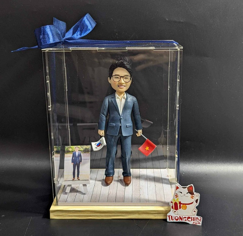 tượng mini làm quà chia tay sếp nam