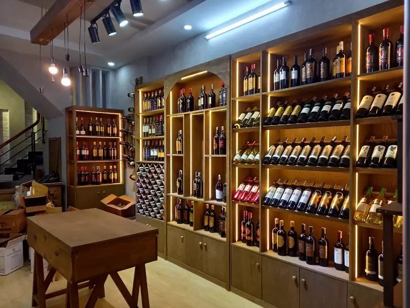 Cửa hàng rượu vang Ánh Thiên