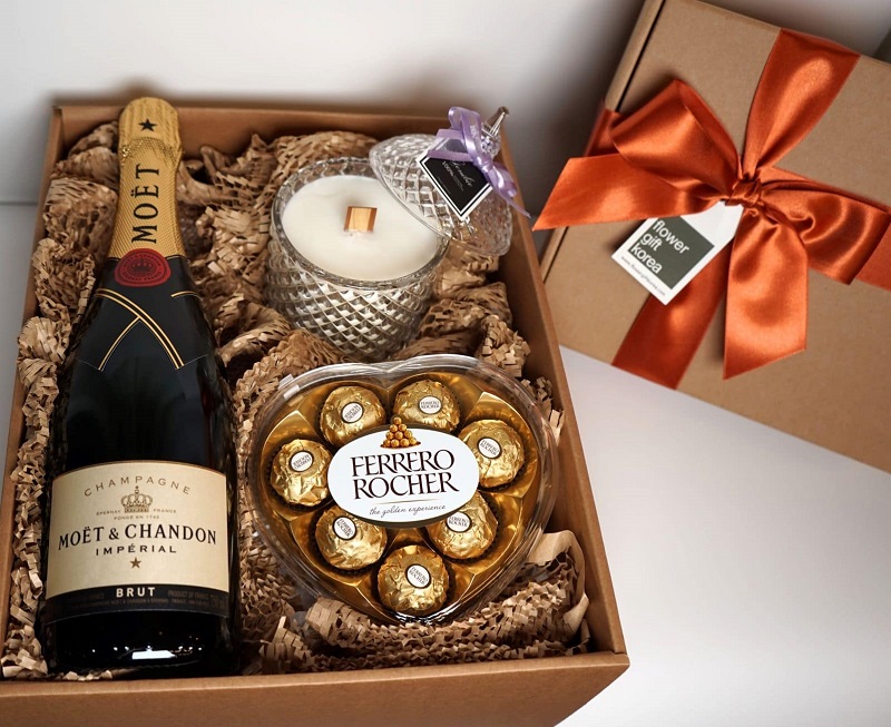 Rượu vang tặng quà tốt nghiệp cho nữ