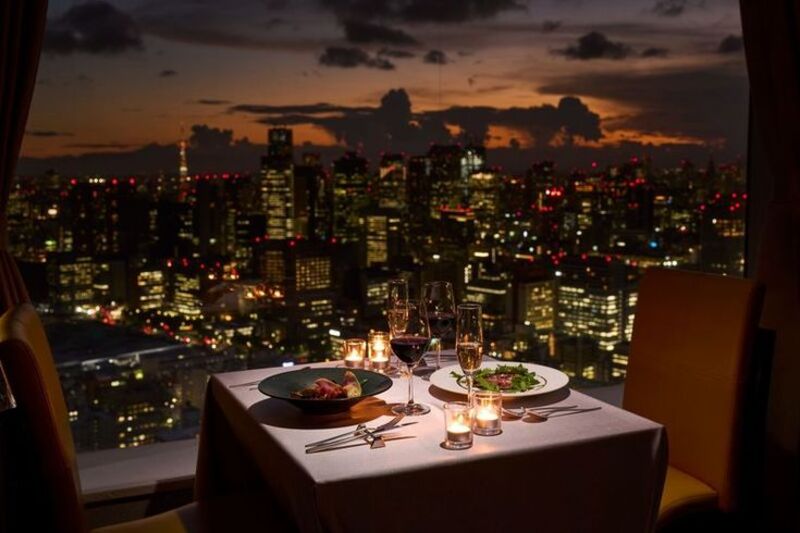 Bữa ăn tối Tết Trung thu tại nhà hàng sang trọng