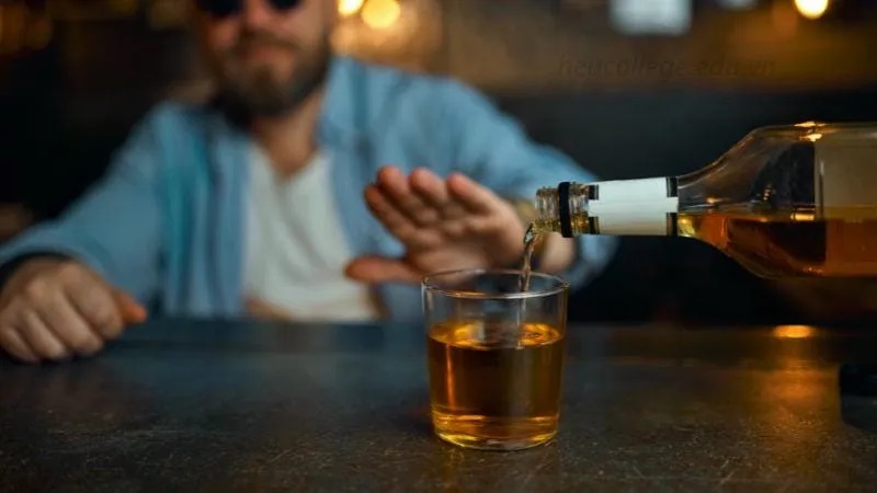 cần biết cách từ chối rượu bia một cách tinh tế