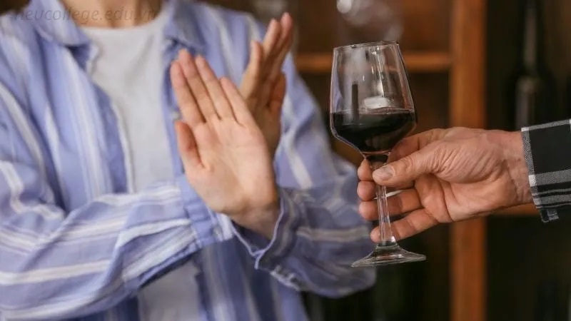 cách từ chối uống rượu tinh tế