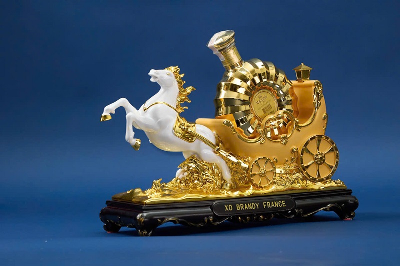 quà tặng Kệ Ngựa Kéo Xe Vàng XO Brandy France