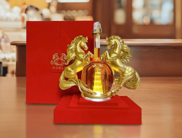ruou-ngua-om-chau-noble-cognac-hors-d’age-3 Rượu Ngựa Ôm Châu Noble Cognac Hors D’Age