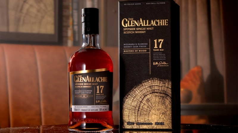 Luôn giữ chai rượu Whisky thẳng đứng