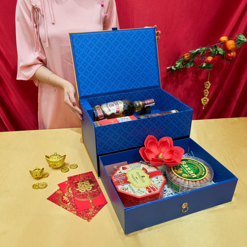 giỏ quà màu đỏ