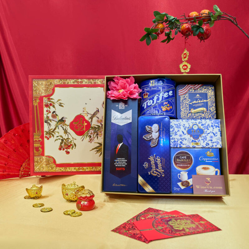 Hộp rượu Tết trong phần quà