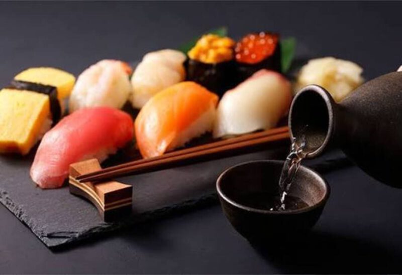 Uống rượu sake với sashimi