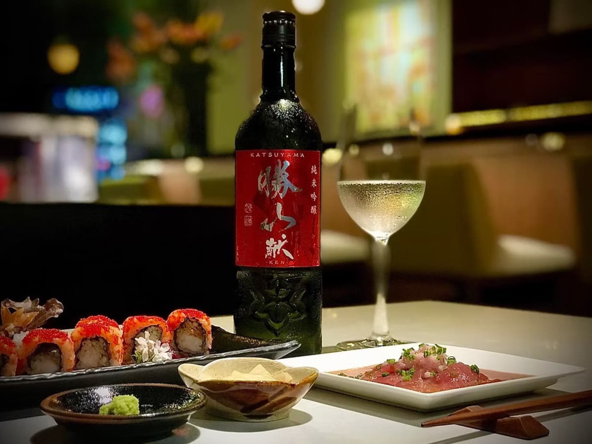 Ăn sashimi uống với rượu sake nào