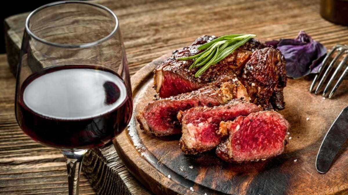 Beefsteak nên uống rượu vang gì